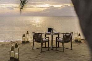 On the beach, white sand, free beach cabanas, sun-loungers - Regent Phu Quoc (Phu Quoc)