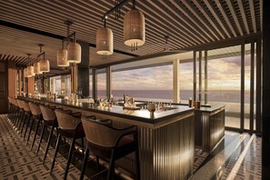 2 bar/lounge, bar panoramico, wine bar