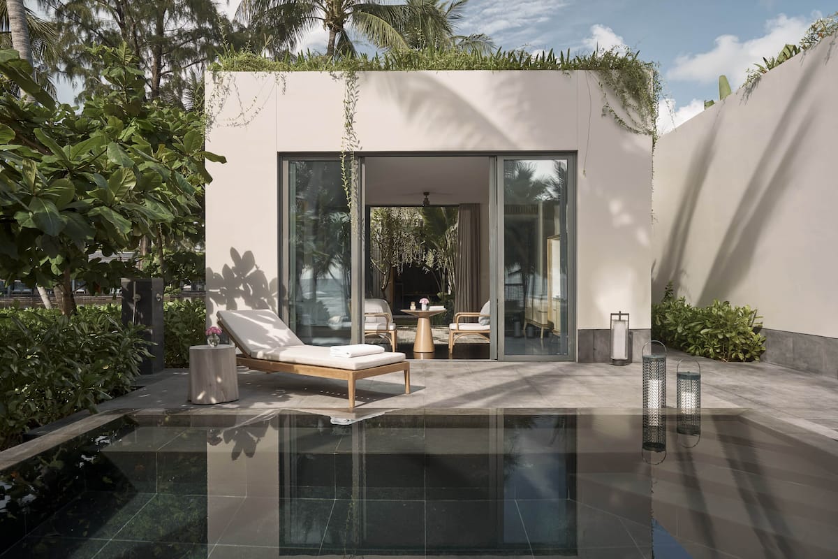 Minibar con artículos gratuitos y caja de seguridad en la habitación