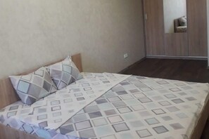 Standard-Apartment | 2 Schlafzimmer, laptopgeeigneter Arbeitsplatz, Bügeleisen/Bügelbrett