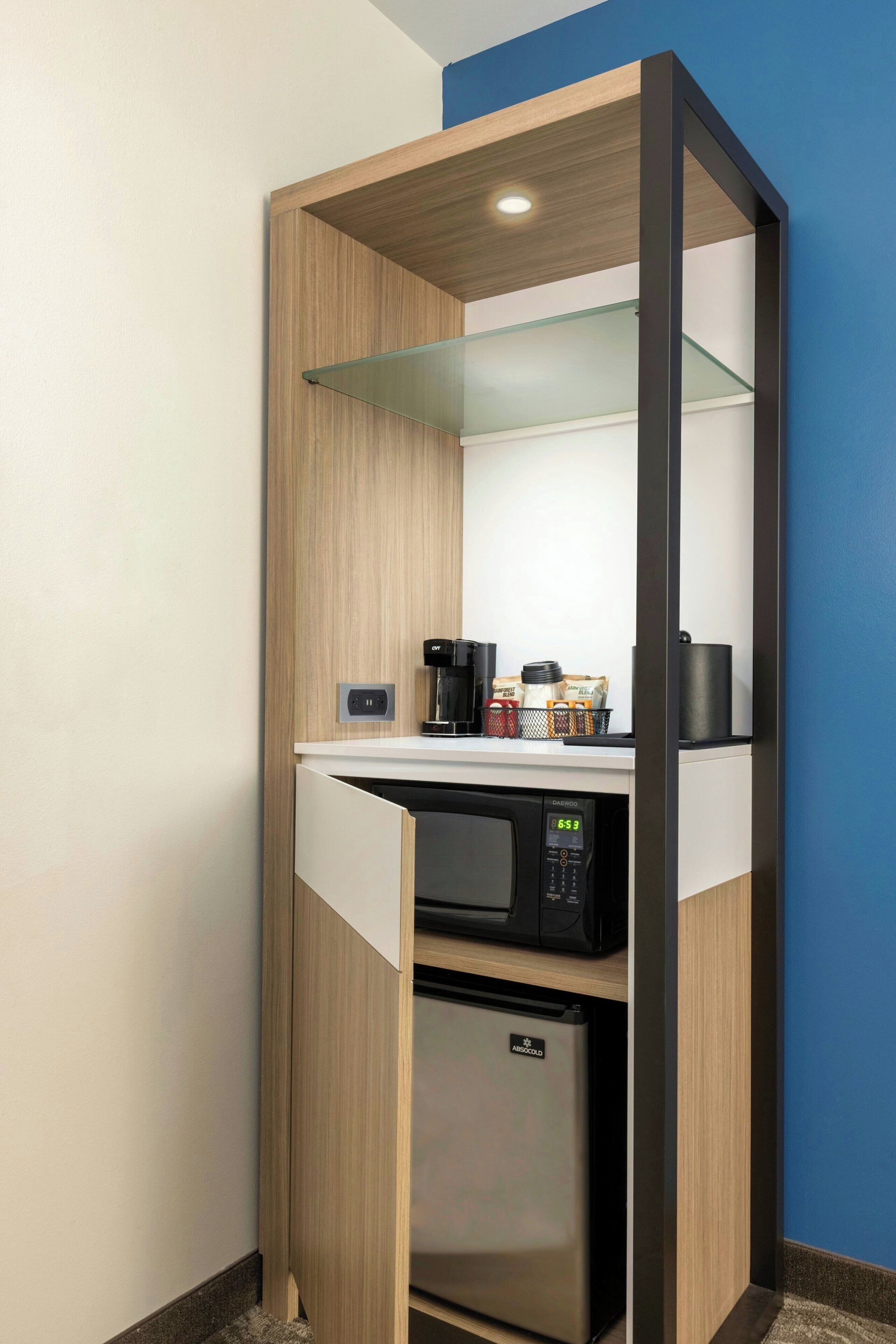 suite, multiple beds, balcony | 1 bedroom, desk, laptop workspace, iron/ironing board