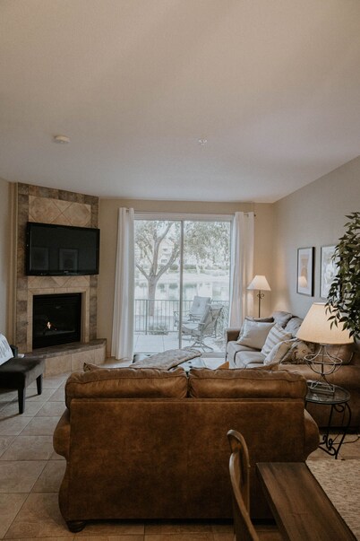 Waterfront Mesa Gilbert First Floor Gated Condo Golf Updated Clean Quiet