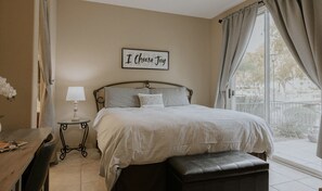 2 bedrooms, desk, iron/ironing board, travel cot - Waterfront Mesa Gilbert First Floor Gated Condo Golf Updated Clean Quiet (Mesa)