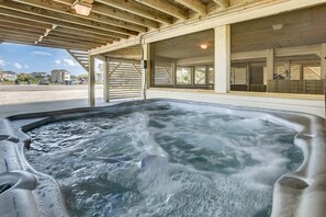 Tina de hidromasaje al aire libre