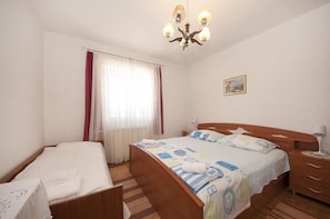 Apartment (Two Bedroom Apartment with Terrace(A1) | 3 Schlafzimmer, Bügeleisen/Bügelbrett, Babybetten, kostenloses WLAN