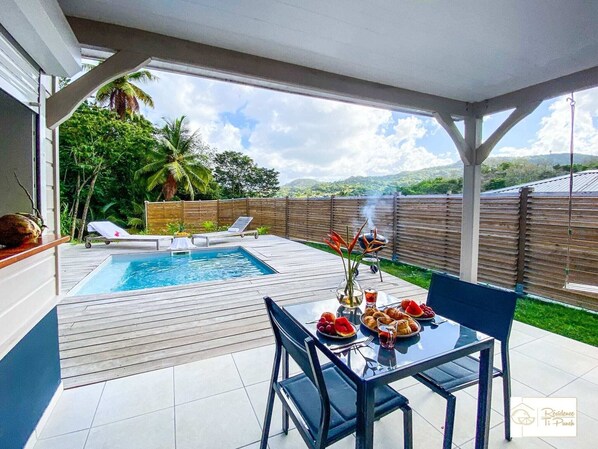 Outdoor dining - Villa T2 Rhum (Rivière-Pilote)