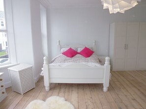 4 chambres, fer et planche à repasser, Wi-Fi, literie fournie