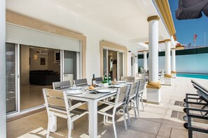 Quinta Ottilie Luxury 14 Bedroom Villa - Spacious Grounds & Two ...