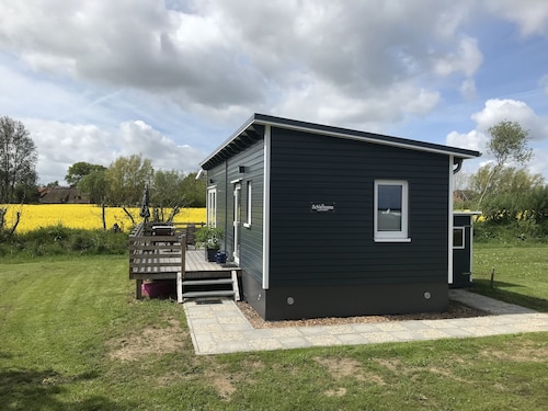 Neues Mobilheim in nachhaltiger Holzbauweise nur 50 m von der Schlei entfernt!