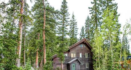 Stellar Haven by Cottonwood Lodging