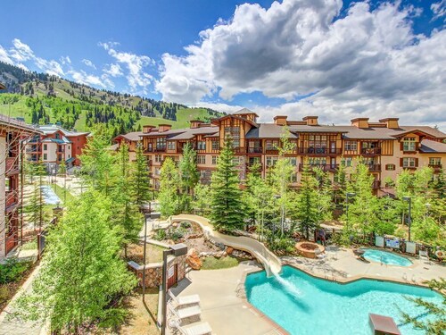 Powderhorn Suite by Cottonwood Lodging