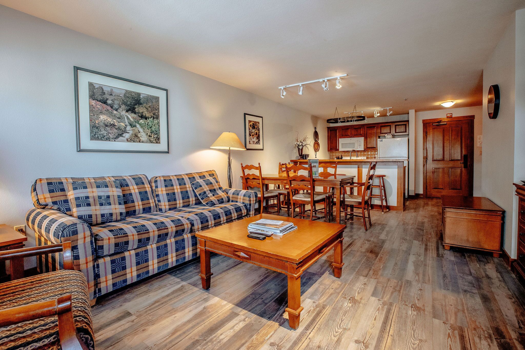 TV connectée, cheminée, lecteur de DVD