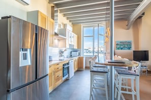 Fridge, oven, stovetop, dishwasher - SUN • KEYWEEK Duplex Breathtaking view of the Ocean and Palace Gardens (Biarritz)