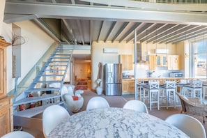 Dining - SUN • KEYWEEK Duplex Breathtaking view of the Ocean and Palace Gardens (Biarritz)