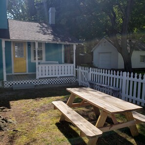 Outdoor dining - Vibrant, Historical Escape in Phoebus! (Hampton)