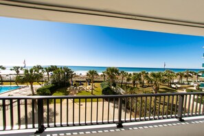 Property grounds - "Breakers East 206" Gulf Front 2 BR/2BA Beach setup included (Destin)