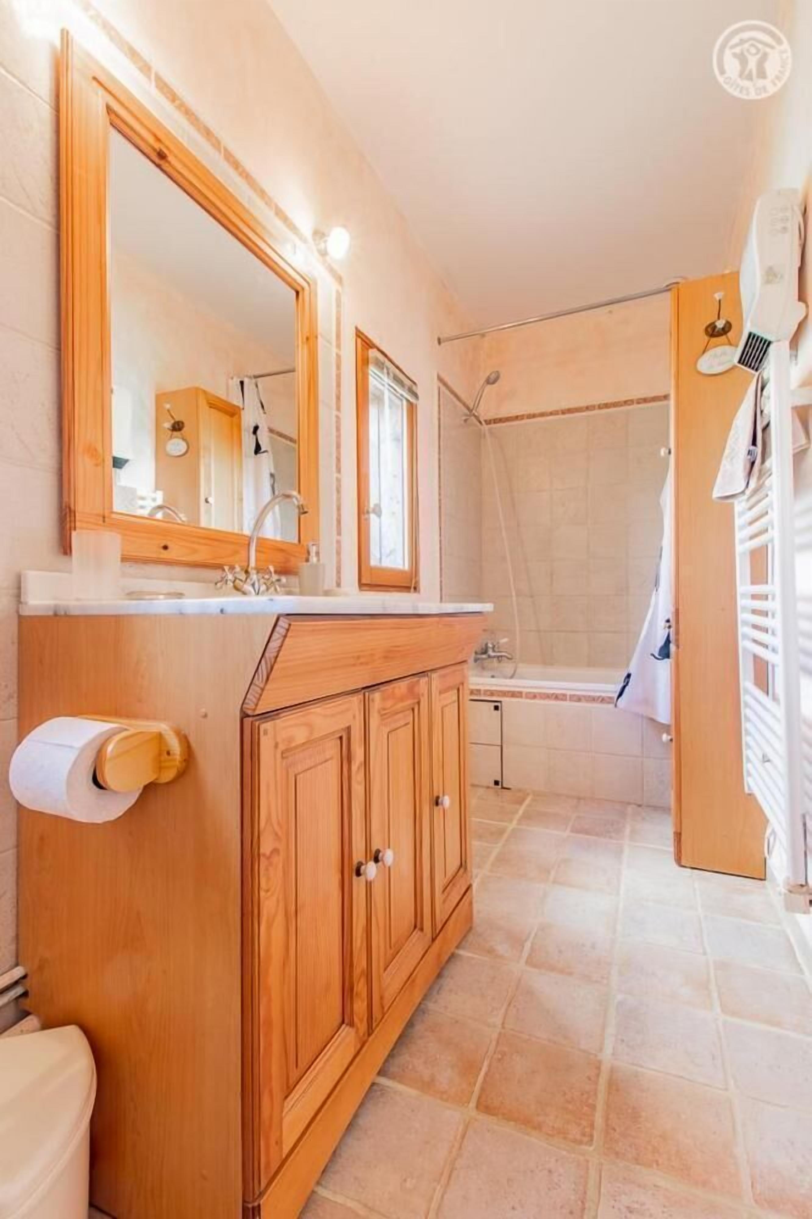 salle de bain à la suite de la cuisine
