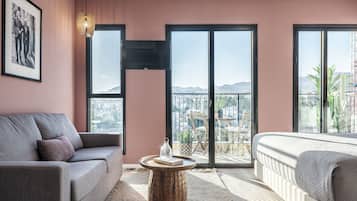 Studio Apartment with Balcony | 1 bedroom, in-room safe, blackout drapes, iron/ironing board