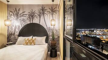 One Bedroom Penthouse Apartment | In-room safe, blackout drapes, iron/ironing board, free WiFi