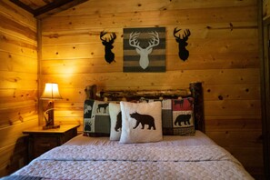 2 bedrooms, free WiFi, bed sheets - Private Cabin Hideaway Retreat with scenic views - 30 miles from Broken Bow (Smithville)