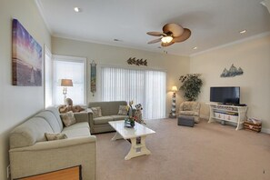 DVD player - Just lovely. 3 br townhouse @16th St is an ez walk to the beach and boards. (Ocean City)