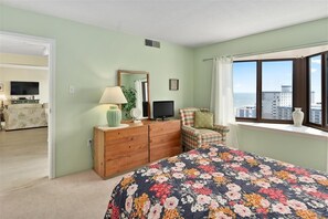 2 chambres, fer et planche à repasser