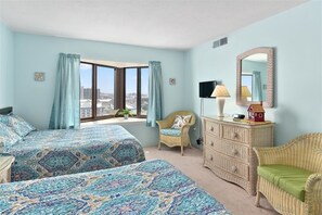 2 Schlafzimmer, Bügeleisen/Bügelbrett