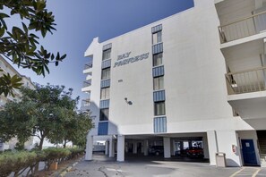 Exterior - Pretty 2 br/2 ba condo, bayside and ez walk to beach, w/ pool. Mini weeks. (Ocean City)