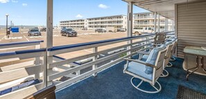 Relax on the balcony with a view of the surrounding area.