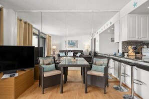 Living area - 2 br / 1 ba on the 13th floor of the Fountainhead Towers. 2 private balconies, outdoor pool. (Ocean City)