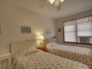 3 Schlafzimmer, Bügeleisen/Bügelbrett