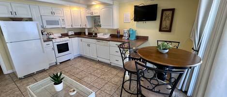 Fridge, microwave, stovetop, dishwasher