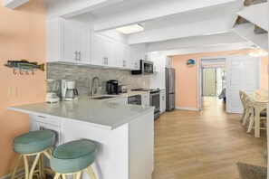 Fridge, microwave, stovetop, dishwasher