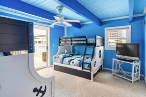 4 habitaciones y tabla de planchar con plancha