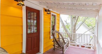 Historic Yellow Hotel, Private Romantic Getaway
