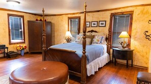 Travel cot, WiFi, bed sheets