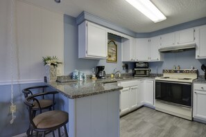 Fridge, microwave, stovetop, dishwasher