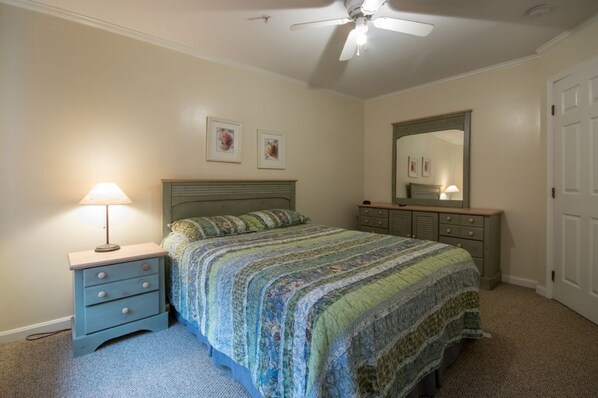 3 Schlafzimmer, Bügeleisen/Bügelbrett