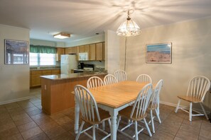 Dining - Sandy Pause A - 3br townhouse, oceanblock, in great midtown location. (Ocean City)