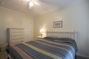 3 Schlafzimmer, Bügeleisen/Bügelbrett