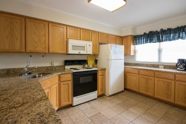 Fridge, microwave, stovetop, dishwasher