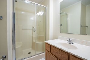 Bathroom - Sandy Pause B - 3 br townhome, oceanblock, in great mid town location. (Ocean City)