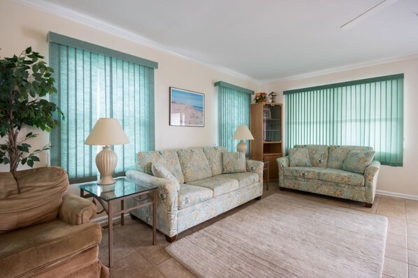 DVD player - Sandy Pause B - 3 br townhome, oceanblock, in great mid town location. (Ocean City)