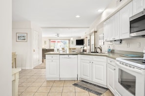 Fridge, microwave, stovetop, dishwasher