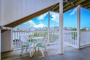 Outdoor dining - Tiffanie by the Sea - this first floor condo is lovingly furnished. 2Br/2Ba with pool. (Ocean City)