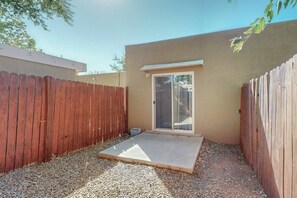 Terrace/patio - Bicycle Boulevard Byway, near Old Town (Albuquerque)