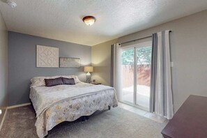 1 dormitorio, tabla de planchar con plancha, wifi gratis y ropa de cama