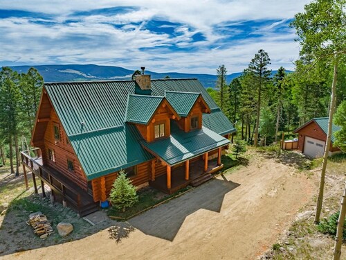 The Wine Down Retreat is the ideal cabin living for the perfect getaway