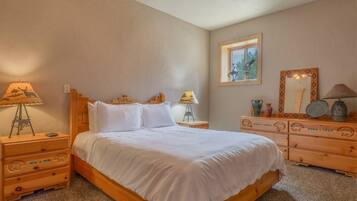 6 bedrooms, desk, iron/ironing board, WiFi