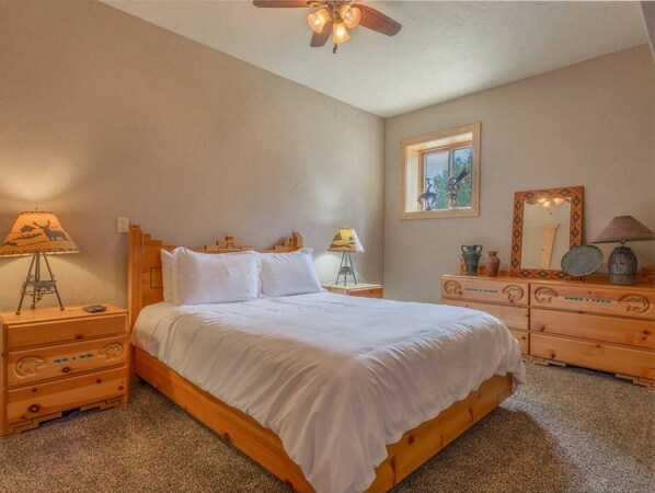 6 habitaciones, escritorio, tabla de planchar con plancha y wifi 